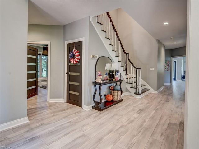 208 Mariners CIR, Smithfield, VA 23430