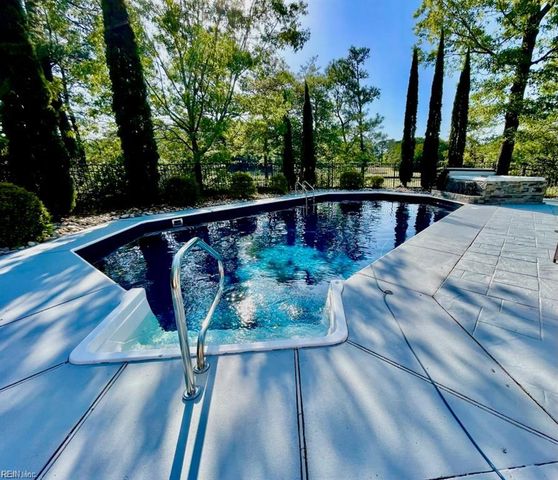 208 Mariners CIR, Smithfield, VA 23430