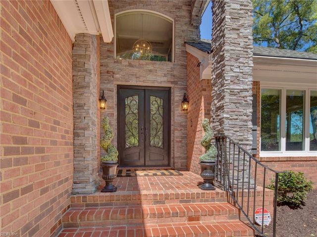 208 Mariners CIR, Smithfield, VA 23430