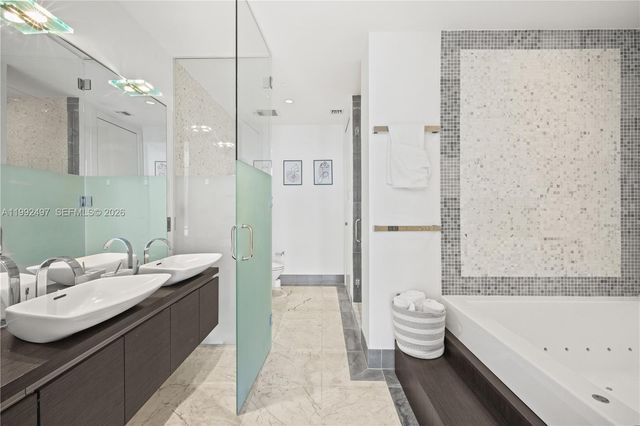 200 Biscayne Boulevard Way 5009, Miami, FL 33131