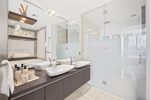 200 Biscayne Boulevard Way 5009, Miami, FL 33131