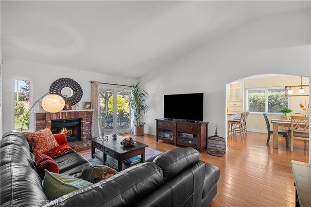 23643 Maricio, Valencia, CA 91355