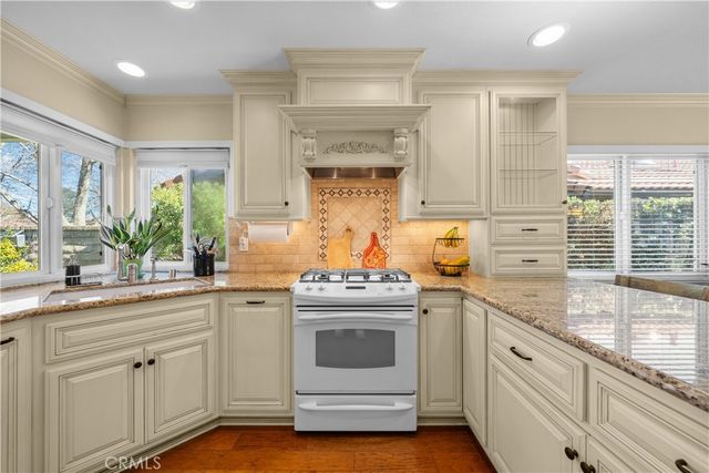 23643 Maricio, Valencia, CA 91355