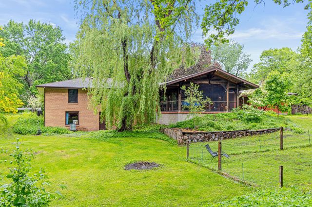 2217 Oakview Lane N, Plymouth, MN 55441