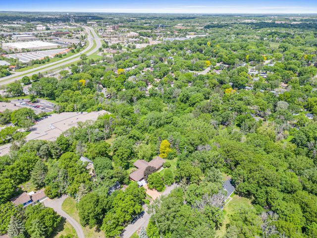 2217 Oakview Lane N, Plymouth, MN 55441