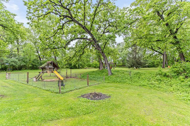 2217 Oakview Lane N, Plymouth, MN 55441