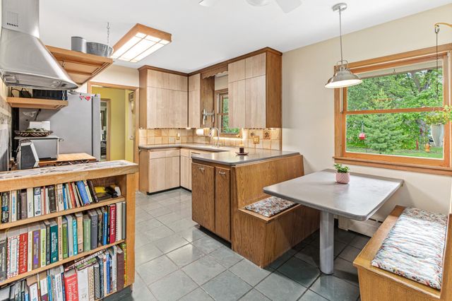2217 Oakview Lane N, Plymouth, MN 55441