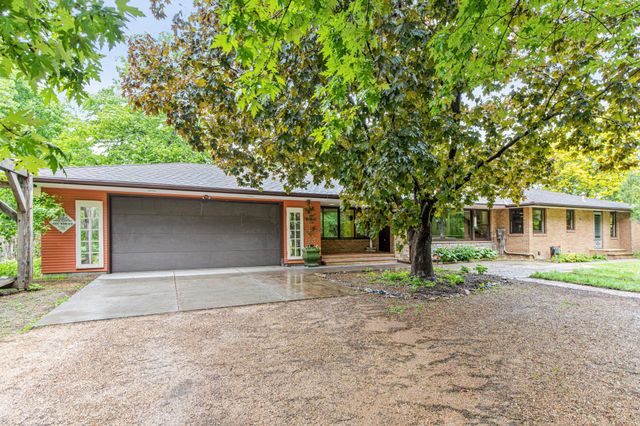 2217 Oakview Lane N, Plymouth, MN 55441