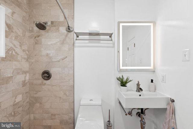 6801 DUKE DR, Alexandria, VA 22307