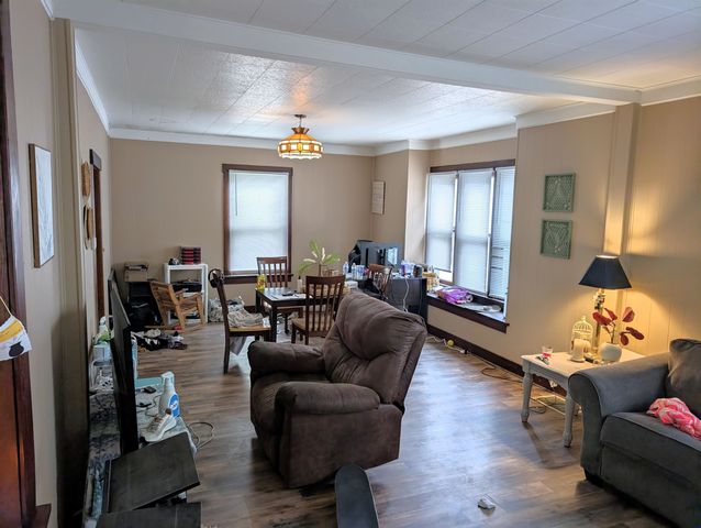 614 Gypsum Ave, Salina, KS 67401