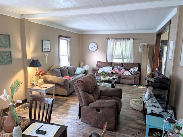 614 Gypsum Ave, Salina, KS 67401