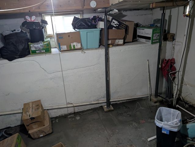 614 Gypsum Ave, Salina, KS 67401