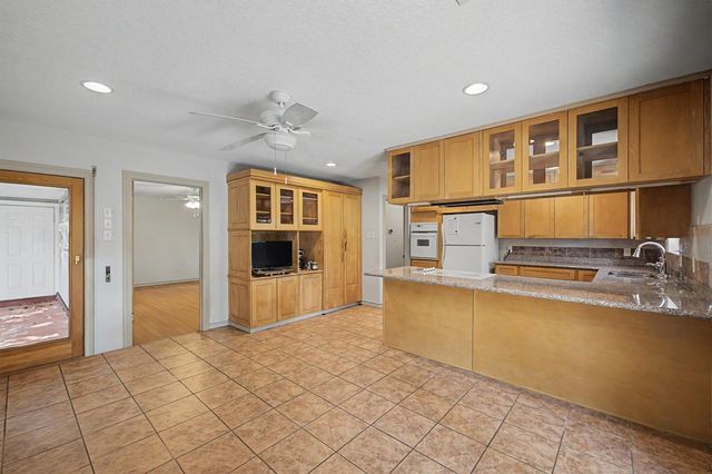 7005 Youpon, Galveston, TX 77551