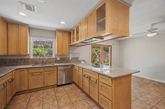 7005 Youpon, Galveston, TX 77551
