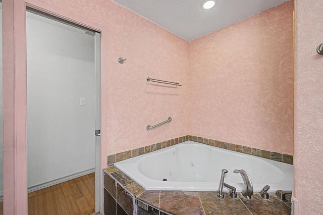 7005 Youpon, Galveston, TX 77551