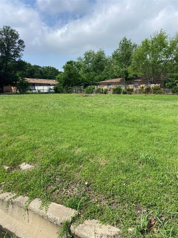 5428 Stephanie Drive, Haltom City, TX 76117