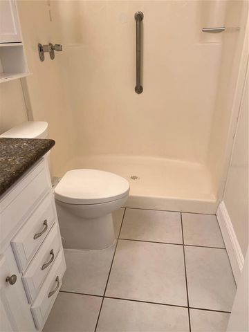 16039 GRASS LAKE DR, Tampa, FL 33618