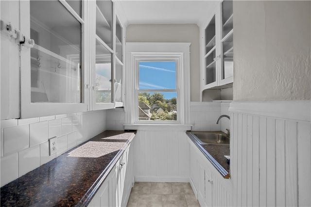 207 Oakland Avenue 3, Providence, RI 02908