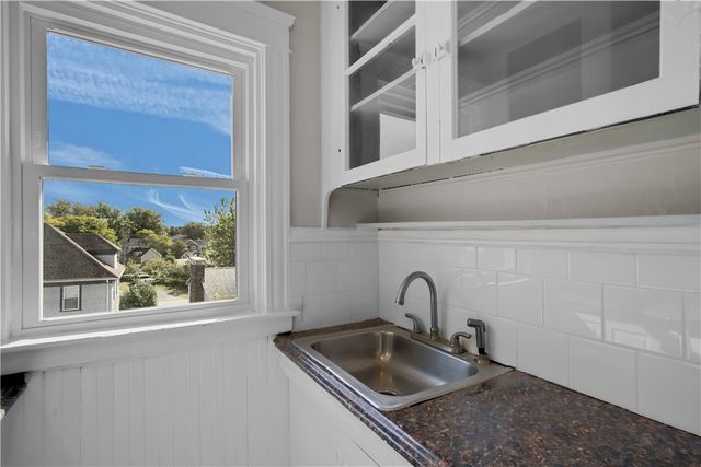 207 Oakland Avenue 3, Providence, RI 02908