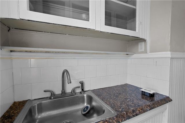 207 Oakland Avenue 3, Providence, RI 02908