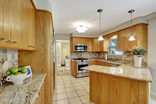6 Lake Ontario Lane, Morganville, NJ 07751