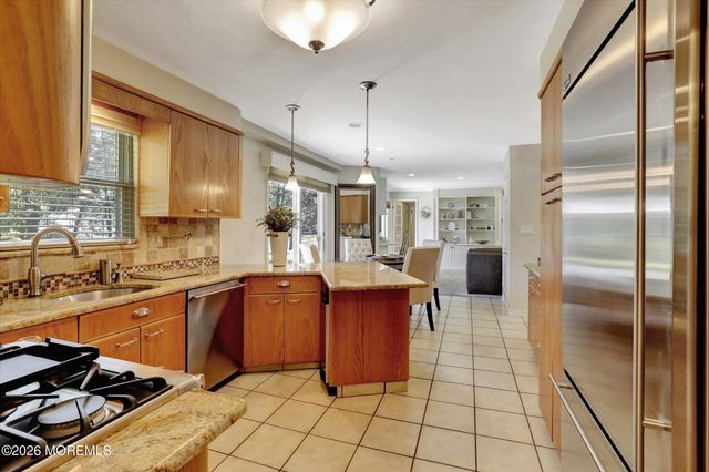 6 Lake Ontario Lane, Morganville, NJ 07751