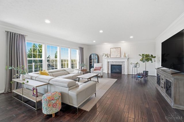 5733 Ferdinand Dr, West Chester, OH 45069