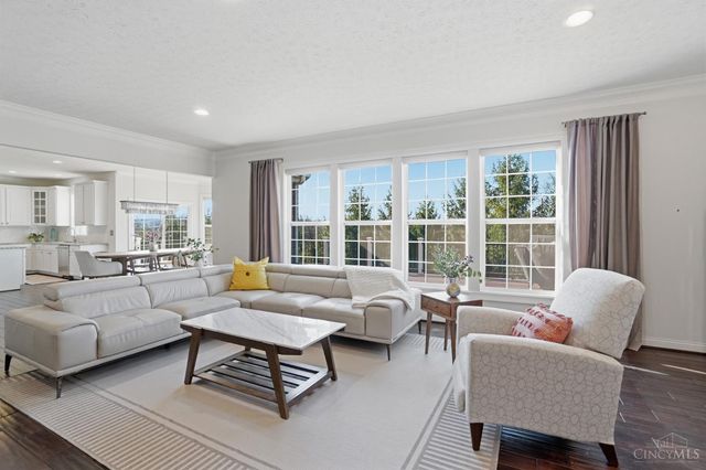 5733 Ferdinand Dr, West Chester, OH 45069