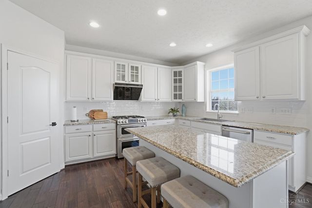 5733 Ferdinand Dr, West Chester, OH 45069