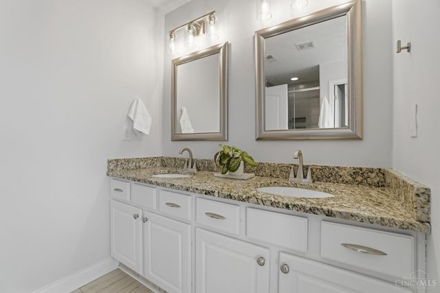 5733 Ferdinand Dr, West Chester, OH 45069