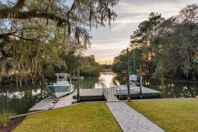 319 Hobcaw Drive, Mount Pleasant, SC 29464