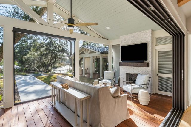 319 Hobcaw Drive, Mount Pleasant, SC 29464