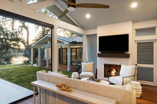 319 Hobcaw Drive, Mount Pleasant, SC 29464