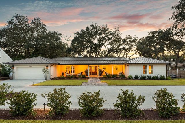 319 Hobcaw Drive, Mount Pleasant, SC 29464