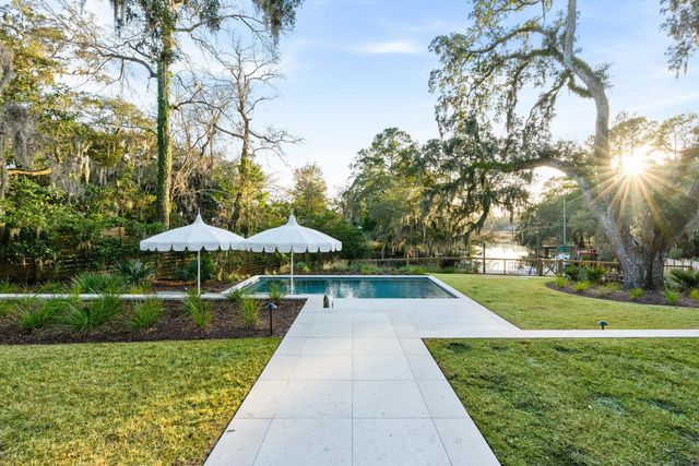 319 Hobcaw Drive, Mount Pleasant, SC 29464