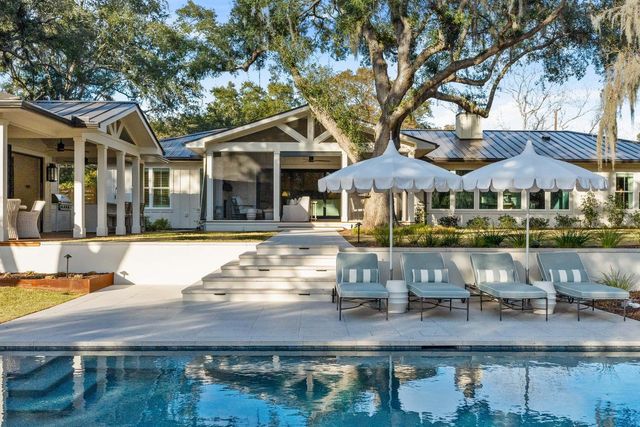 319 Hobcaw Drive, Mount Pleasant, SC 29464