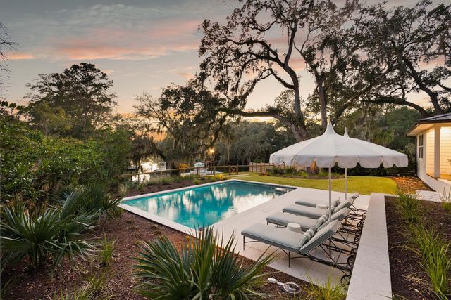 319 Hobcaw Drive, Mount Pleasant, SC 29464