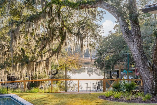 319 Hobcaw Drive, Mount Pleasant, SC 29464