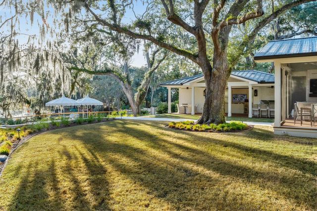 319 Hobcaw Drive, Mount Pleasant, SC 29464