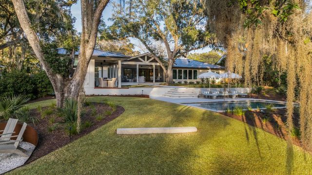 319 Hobcaw Drive, Mount Pleasant, SC 29464