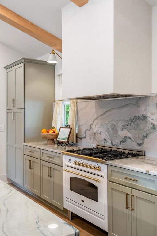 Image 16 of property listing at 319 Hobcaw Drive, Mount Pleasant, SC 29464