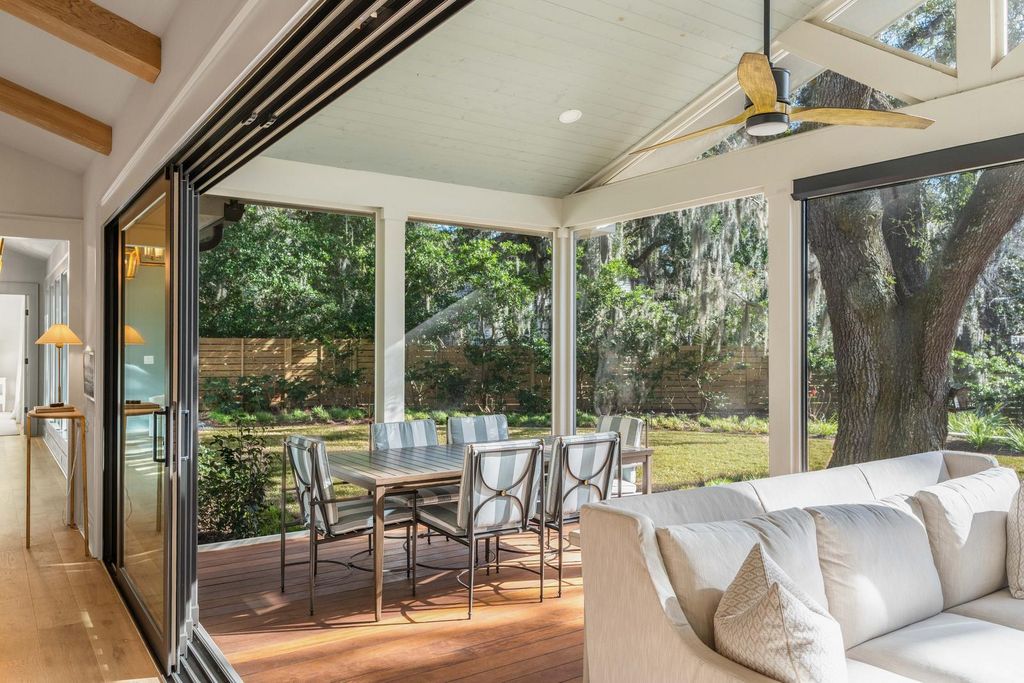 Image 20 of property listing at 319 Hobcaw Drive, Mount Pleasant, SC 29464