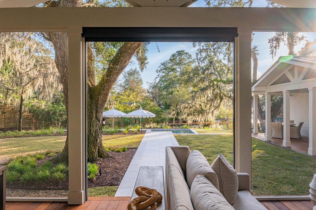 Image 25 of property listing at 319 Hobcaw Drive, Mount Pleasant, SC 29464