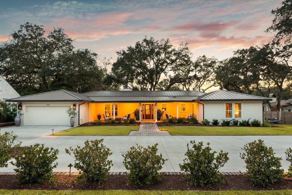 Image 3 of property listing at 319 Hobcaw Drive, Mount Pleasant, SC 29464