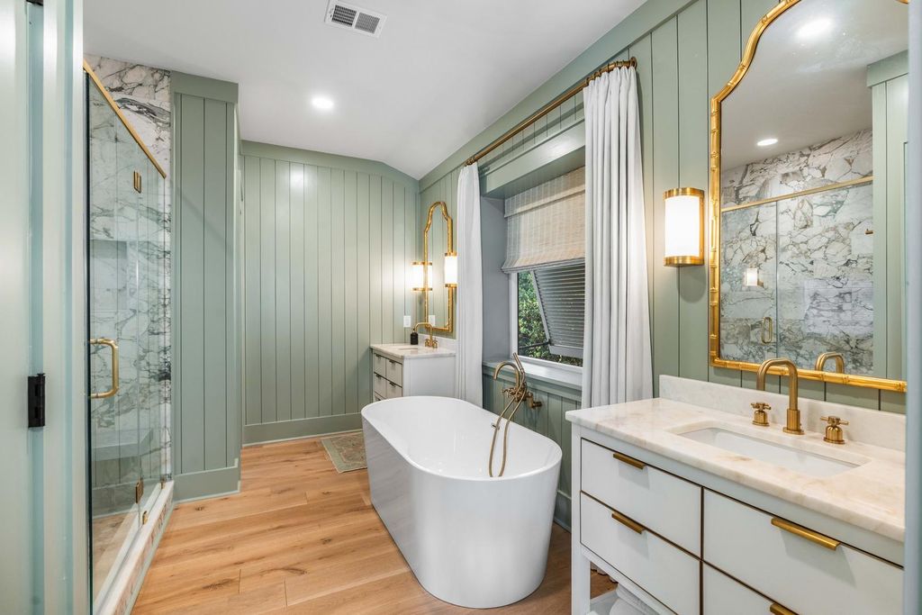 Image 36 of property listing at 319 Hobcaw Drive, Mount Pleasant, SC 29464