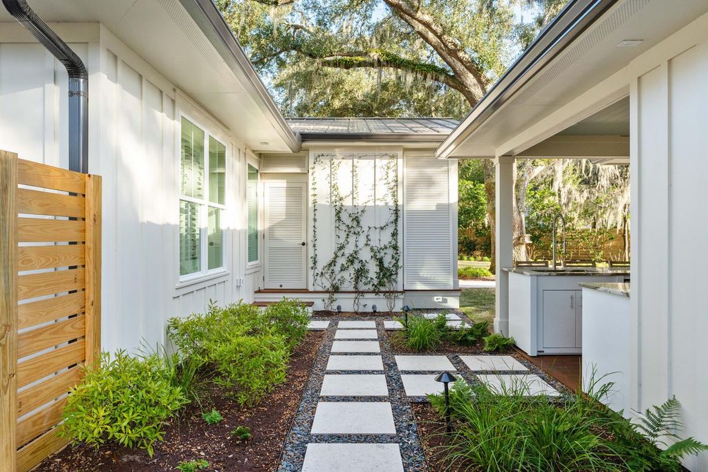 Image 70 of property listing at 319 Hobcaw Drive, Mount Pleasant, SC 29464