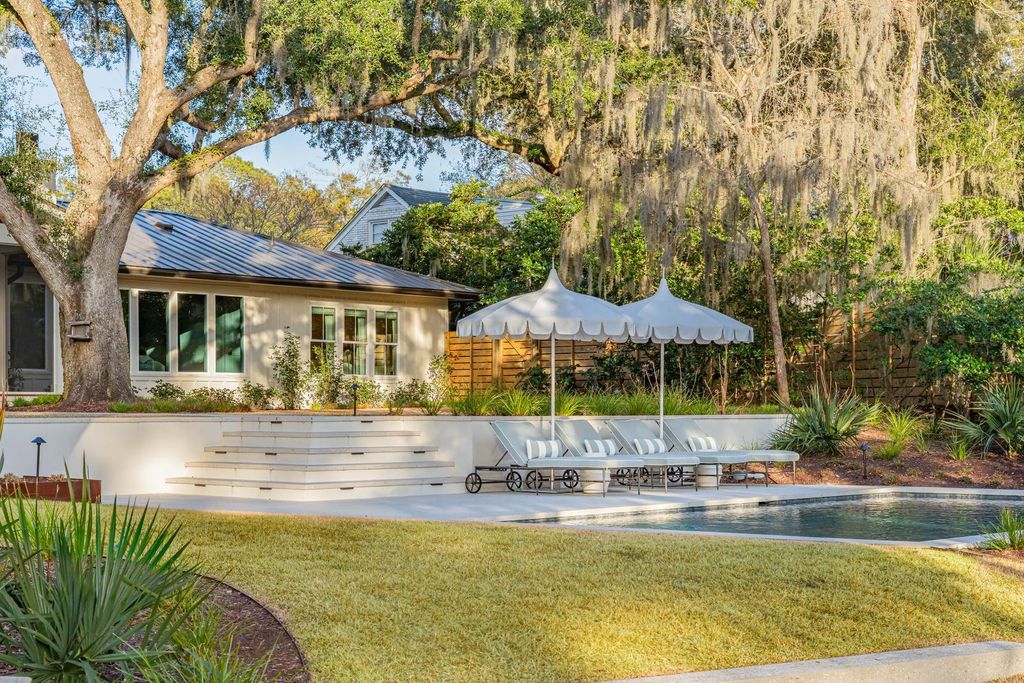 Image 71 of property listing at 319 Hobcaw Drive, Mount Pleasant, SC 29464