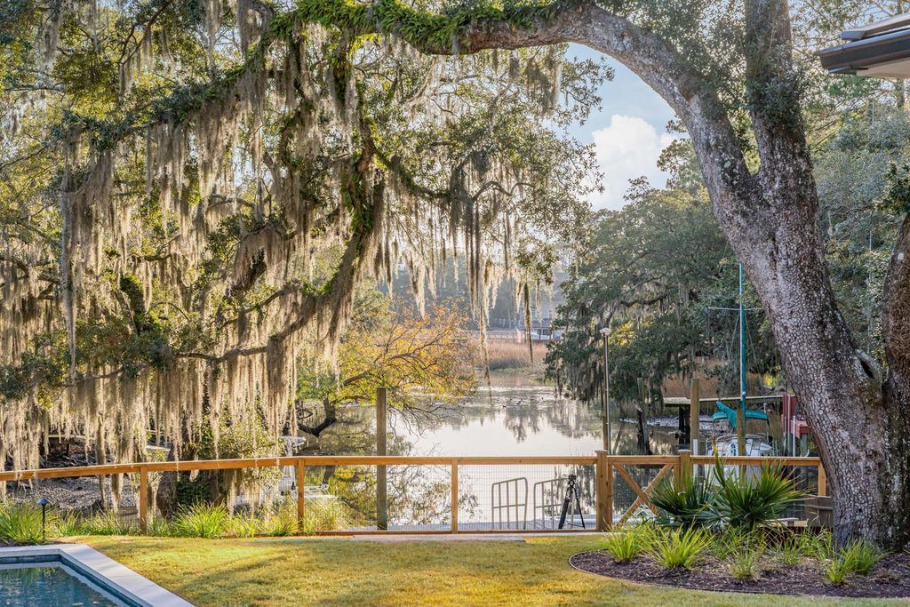 Image 78 of property listing at 319 Hobcaw Drive, Mount Pleasant, SC 29464