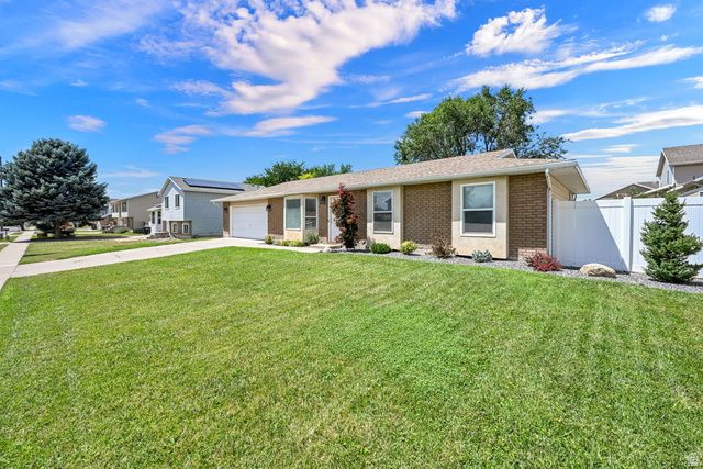 1236 W 1975 S, Woods Cross, UT 84087