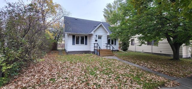 241 Crocker Avenue N, Thief River Falls, MN 56701